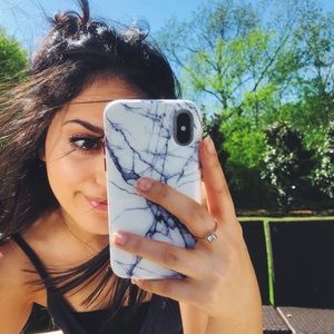 Meet your Posher, Mona